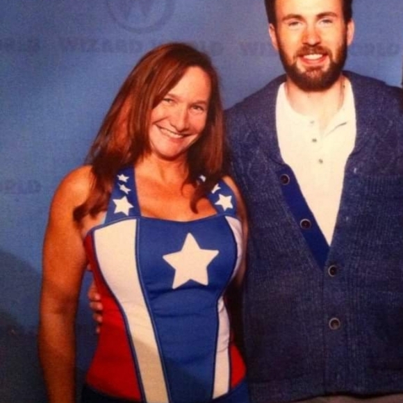 USO Girl Costume Captain America - Picture 6 of 7